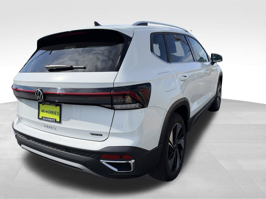 Used 2025 Volkswagen Taos SE AWD/4WD image 9