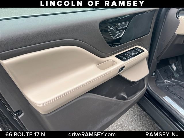 Used 2023 Lincoln Aviator Standard w/ Premium Package image 9