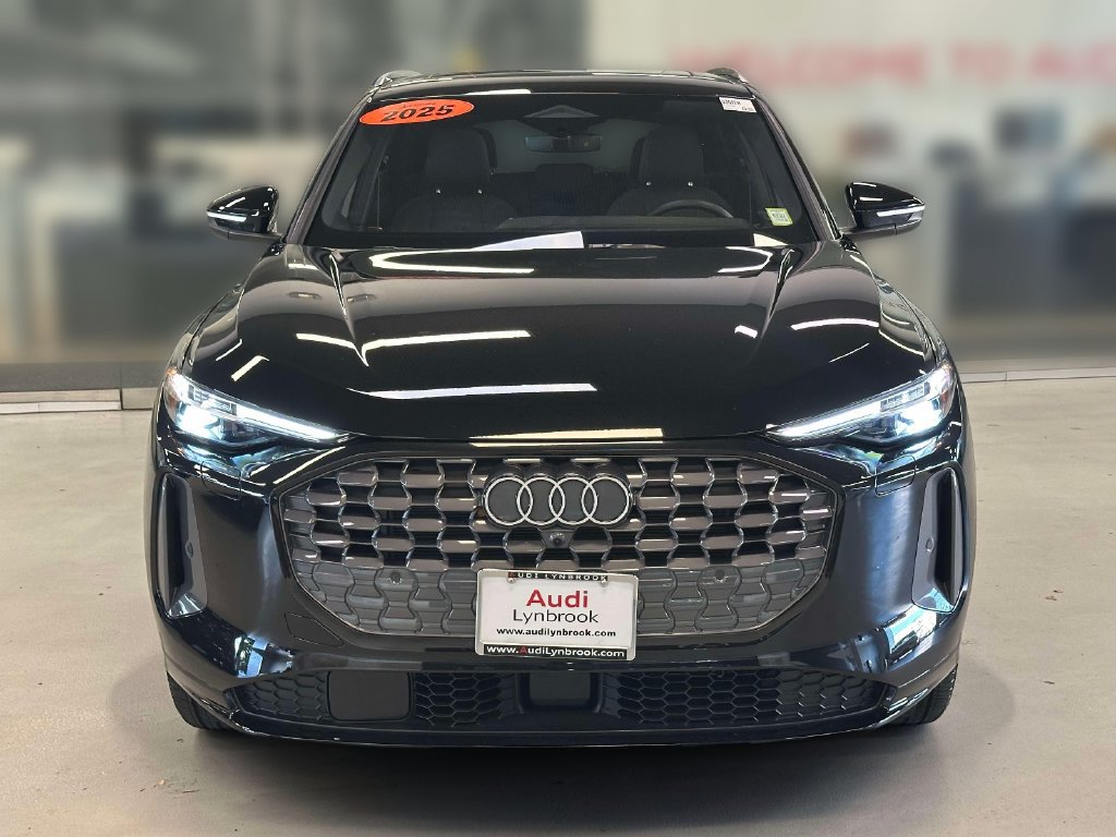 Used 2025 Audi Q5 Premium Plus w/ Premium Plus AWD/4WD image 2