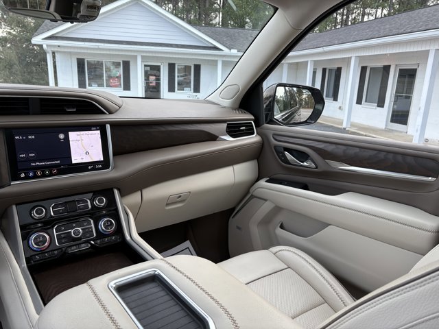 Used 2021 GMC Yukon XL Denali w/ Denali Premium Package image 18