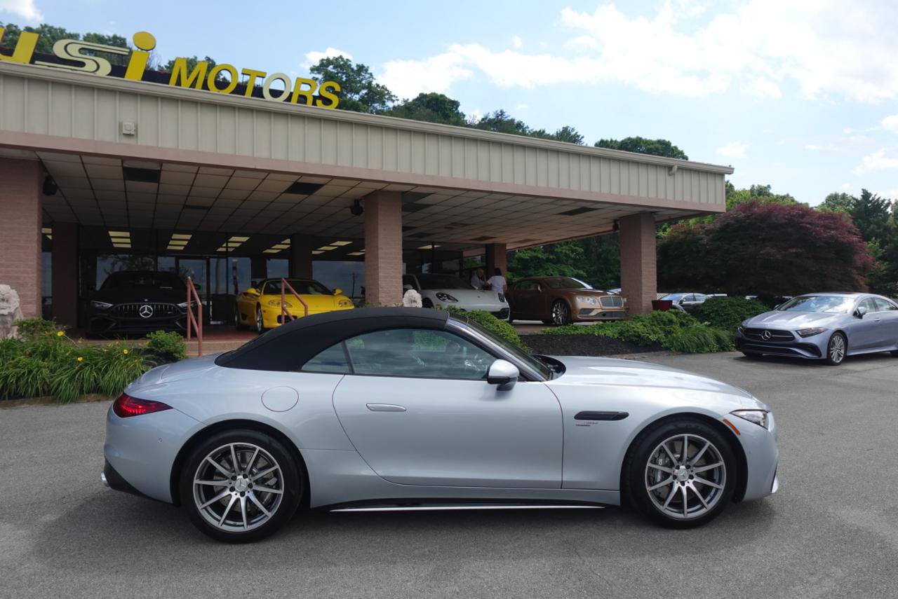 Used 2023 Mercedes-Benz SL 43 AMG image 1