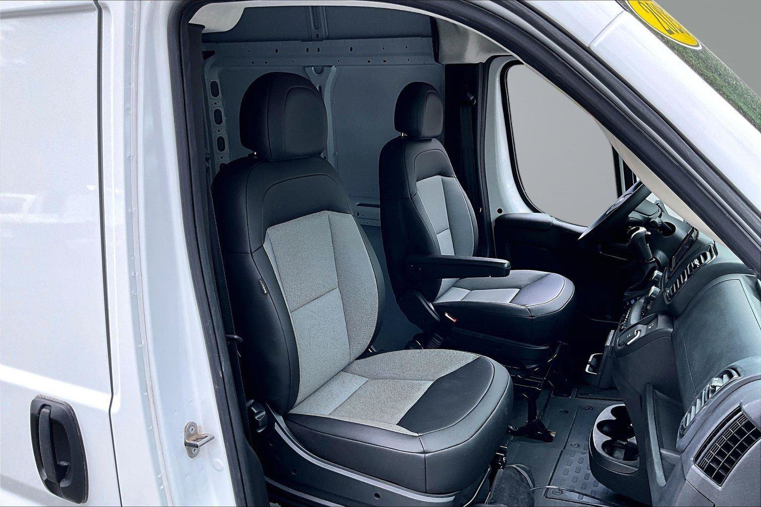 Used 2025 RAM ProMaster 2500 w/ Convenience Group FWD image 7