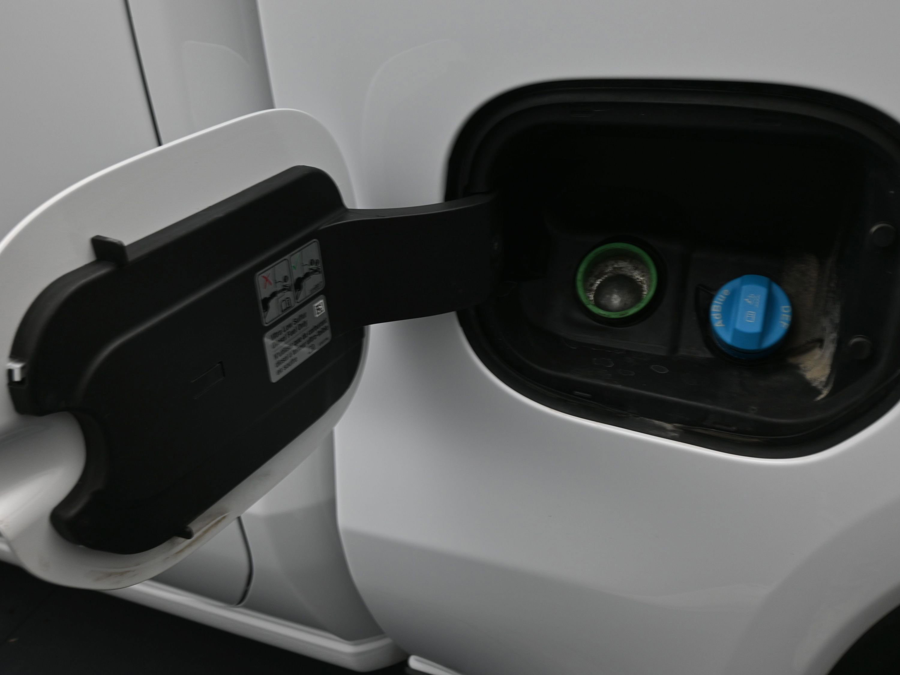 Used 2024 GMC Sierra 1500 AT4 w/ AT4 Preferred Package AWD/4WD image 18