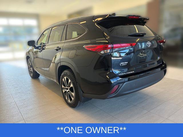 Used 2022 Toyota Highlander XLE AWD/4WD image 3