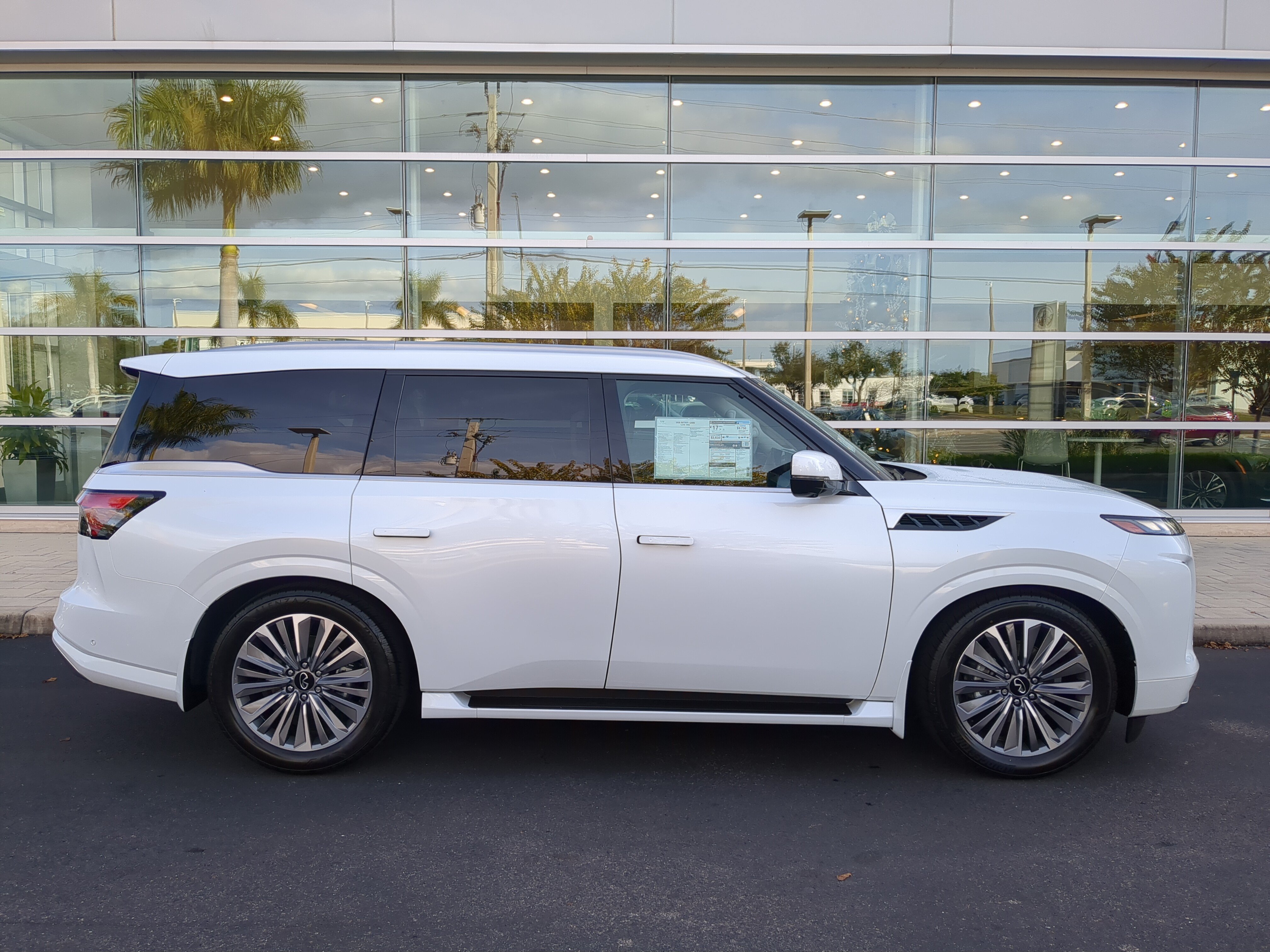 New 2026 INFINITI QX80 Luxe w/ Cargo Package AWD/4WD image 3