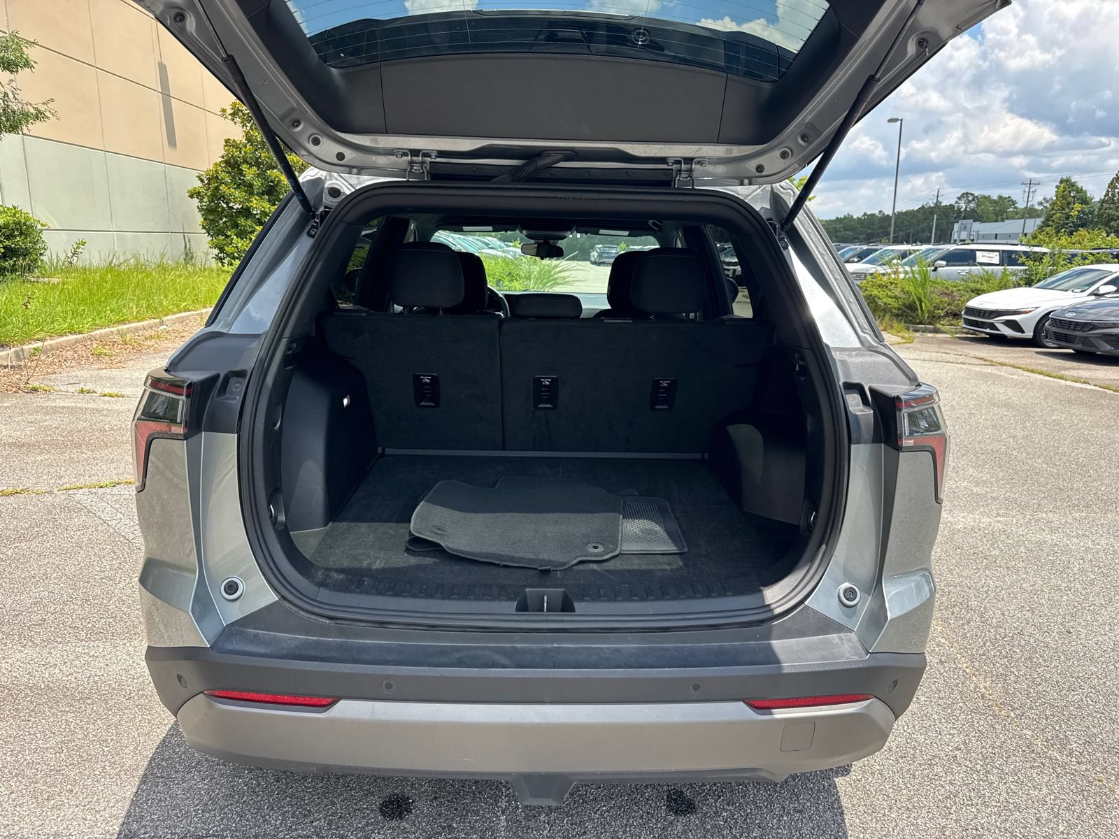 Used 2025 Chevrolet Equinox LT FWD image 18