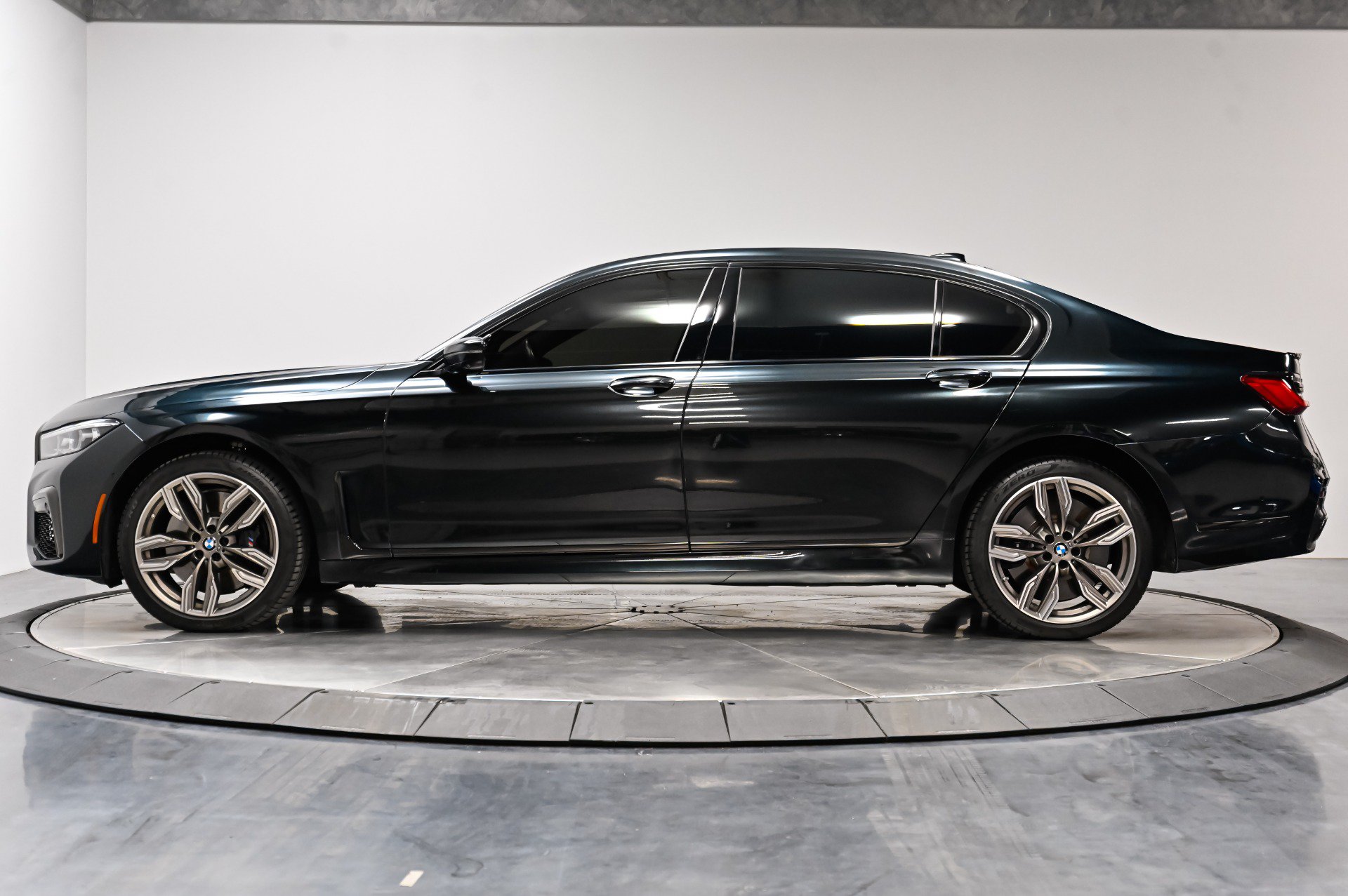 Used 2022 BMW M760i xDrive AWD/4WD image 44