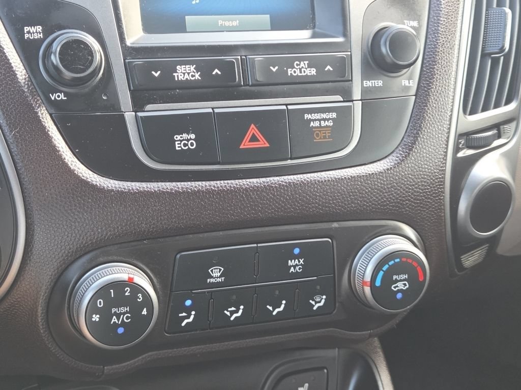 Used 2015 Hyundai Tucson SE AWD/4WD image 12