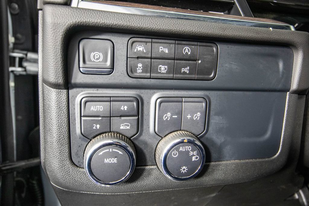 Used 2025 Chevrolet Tahoe LT AWD/4WD image 26