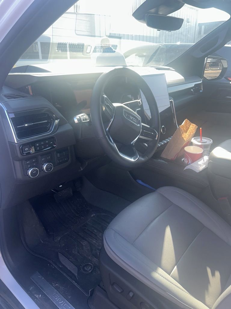 Used 2025 GMC Yukon Elevation w/ Elevation Premium Package image 18