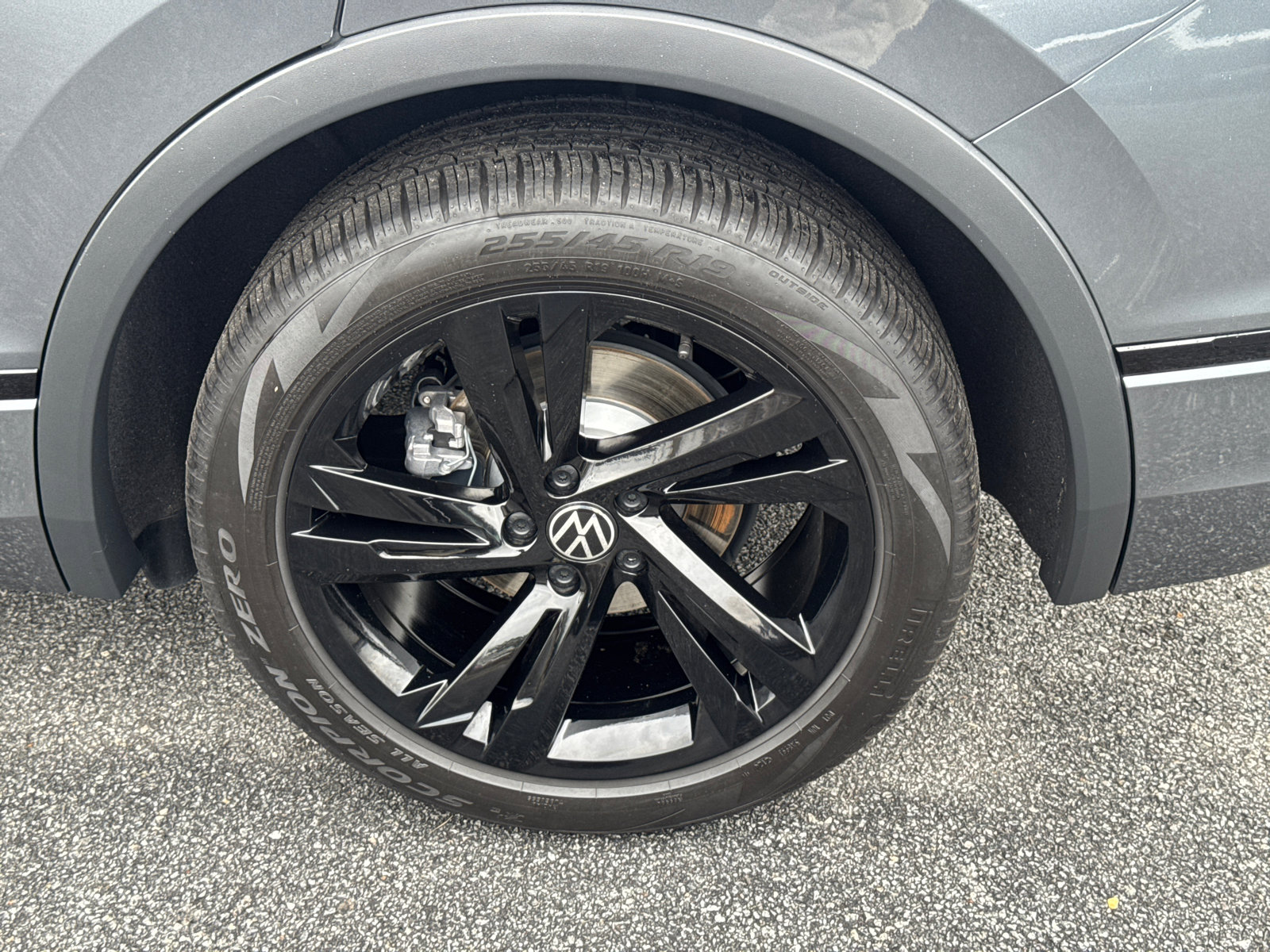 Used 2024 Volkswagen Tiguan SE R-Line image 19