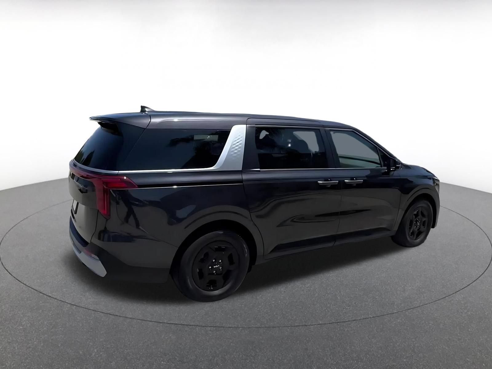 Used 2026 Kia Carnival FWD image 13