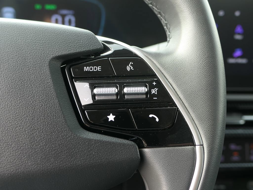 Used 2025 Kia Niro EX image 15