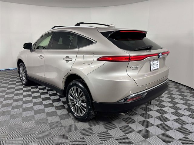 Used 2022 Toyota Venza XLE image 6