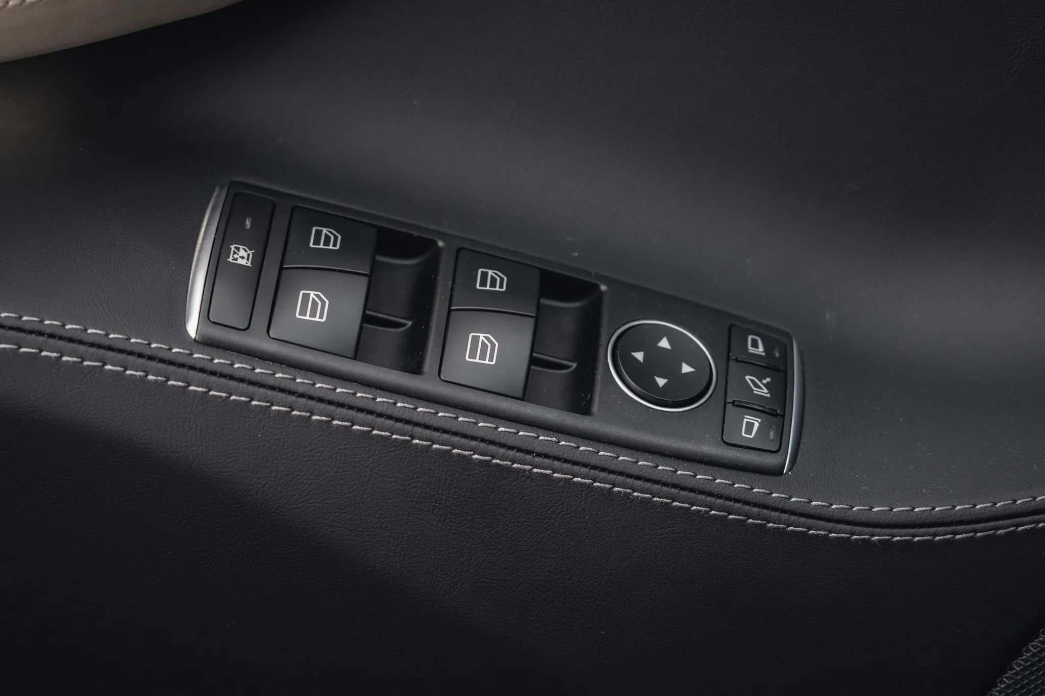 Used 2020 Tesla Model S AWD image 35