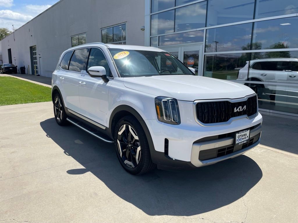 Used 2024 Kia Telluride EX w/ EX Captain's Chair Package AWD/4WD image 1
