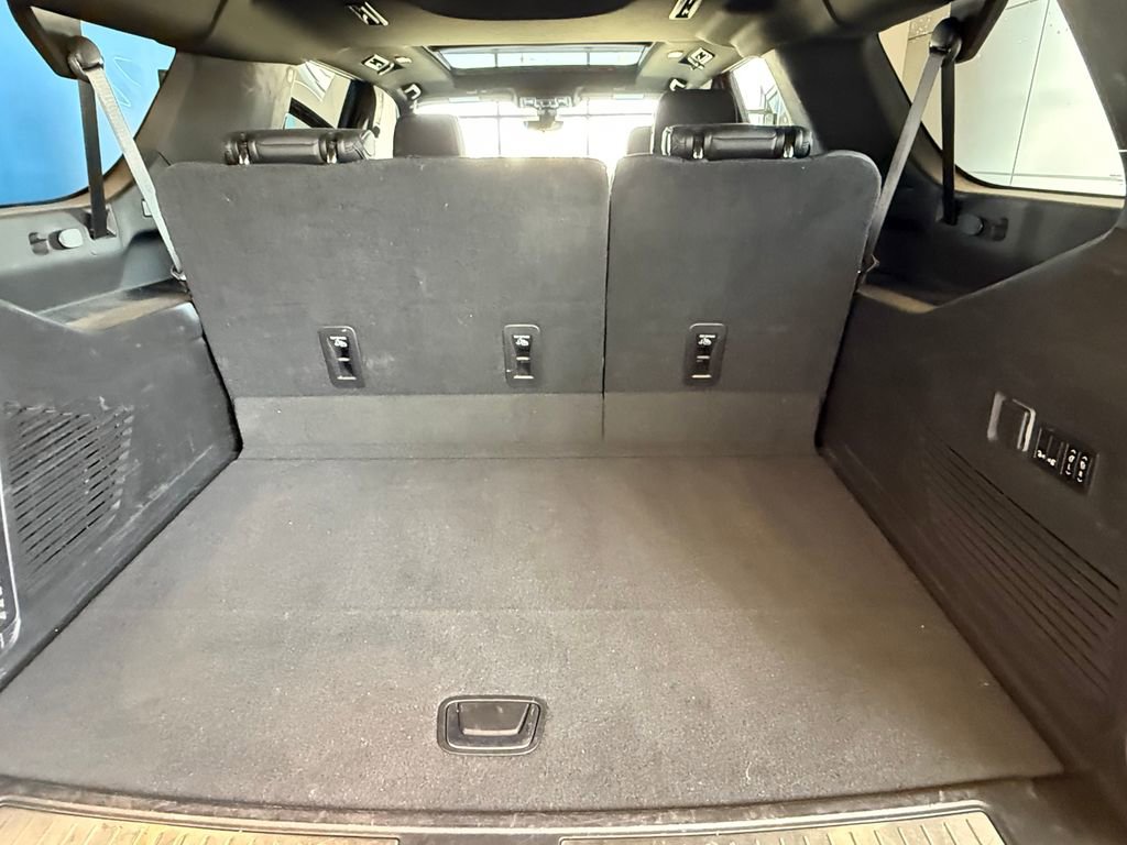 Used 2021 GMC Yukon XL Denali w/ Denali Premium Package image 25