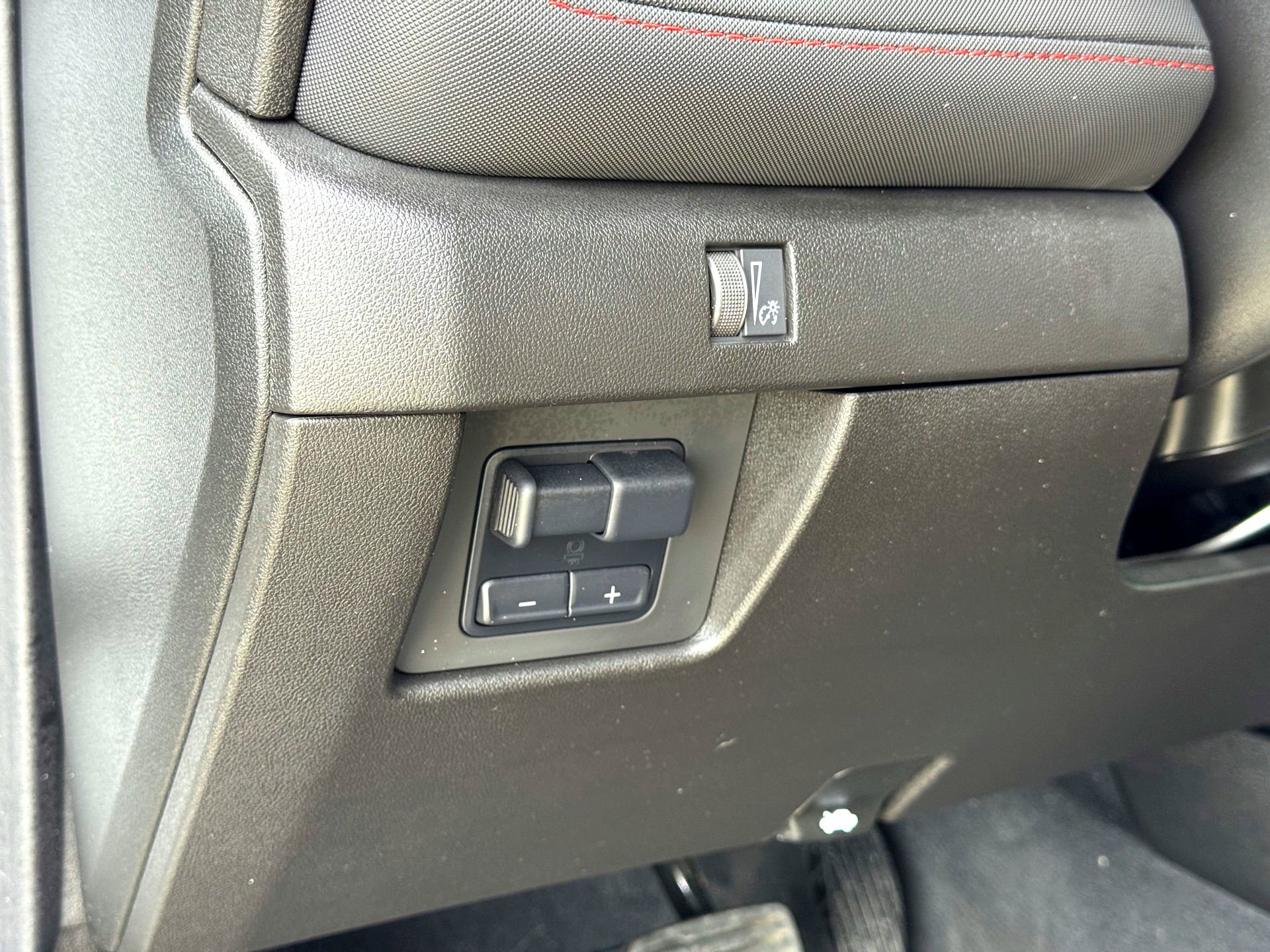 Used 2024 Chevrolet Colorado Z71 w/ Z71 Convenience Package 2 image 13