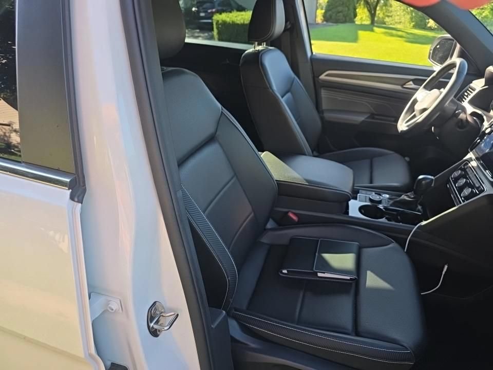 Used 2023 Volkswagen Atlas Cross Sport SEL AWD/4WD image 4