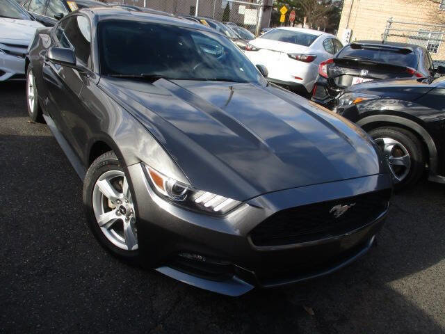 Used 2017 Ford Mustang Coupe image 5