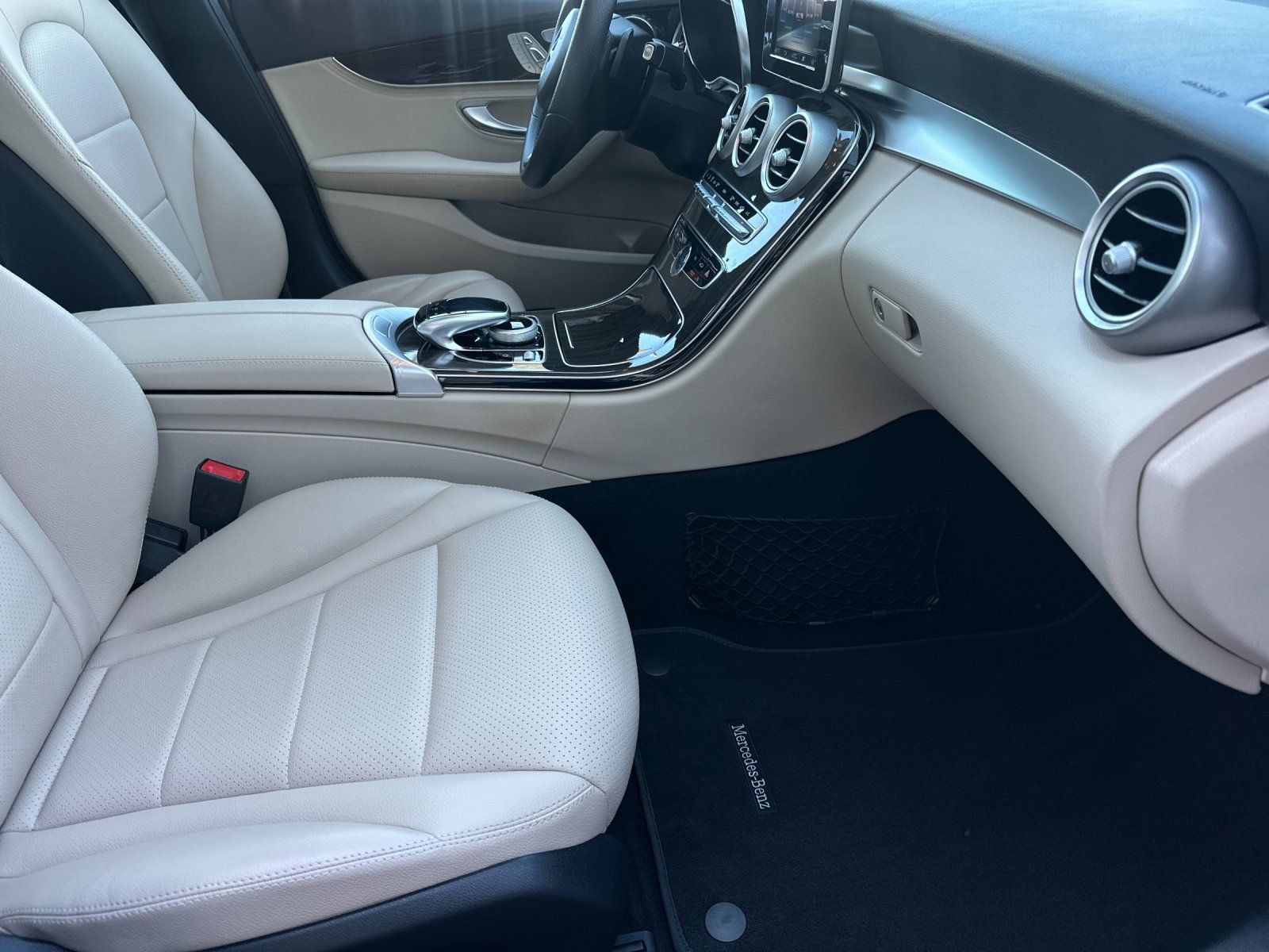 Used 2016 Mercedes-Benz C 300 4MATIC Sedan image 15