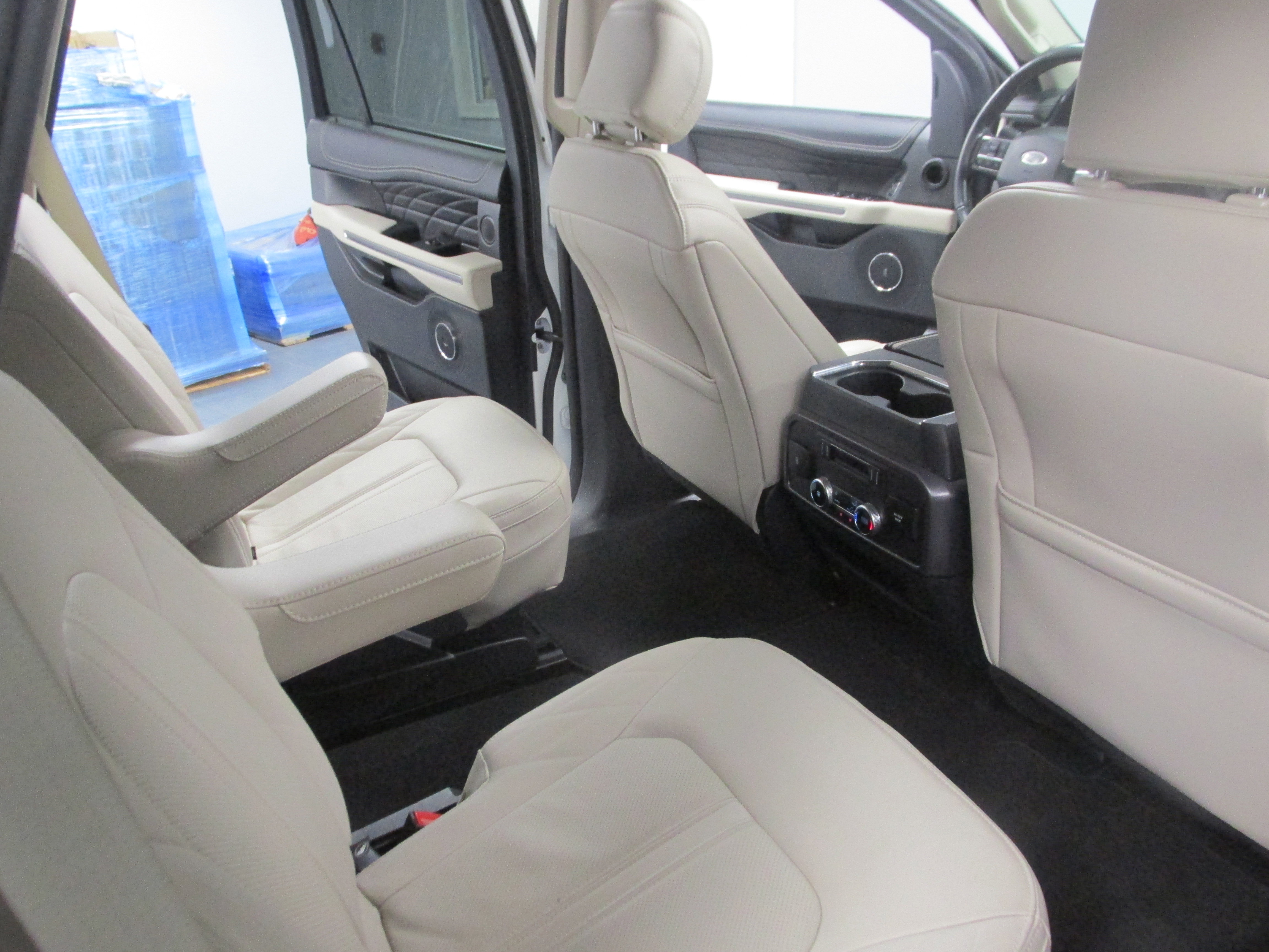 Used 2023 Ford Expedition Platinum image 29