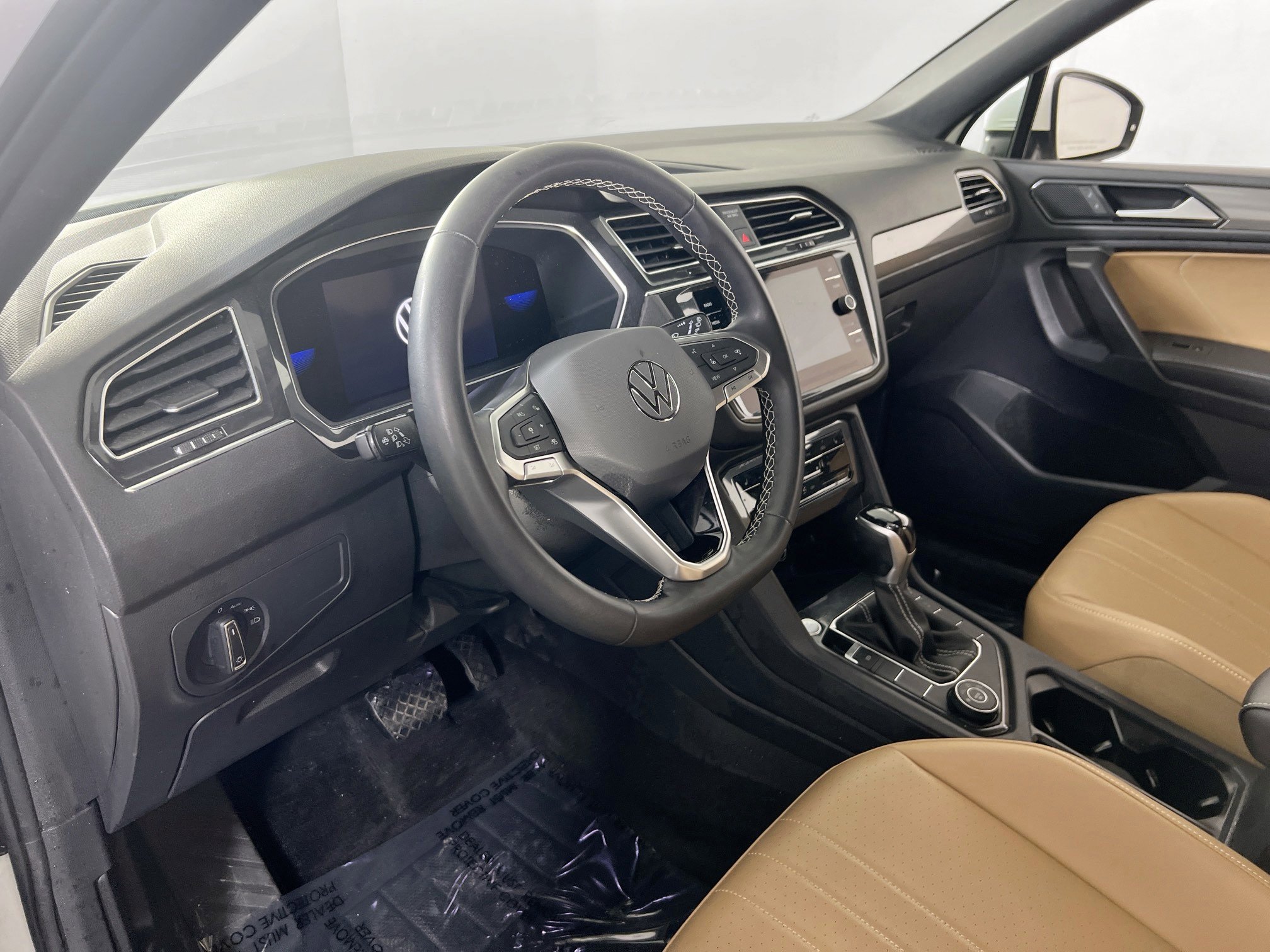 Used 2022 Volkswagen Tiguan SE AWD/4WD image 9