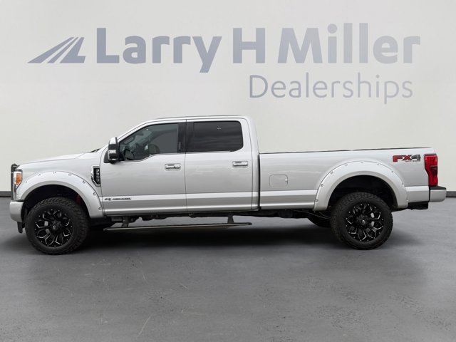 Certified 2017 Ford F350 Platinum w/ Platinum Ultimate Package AWD/4WD image 2