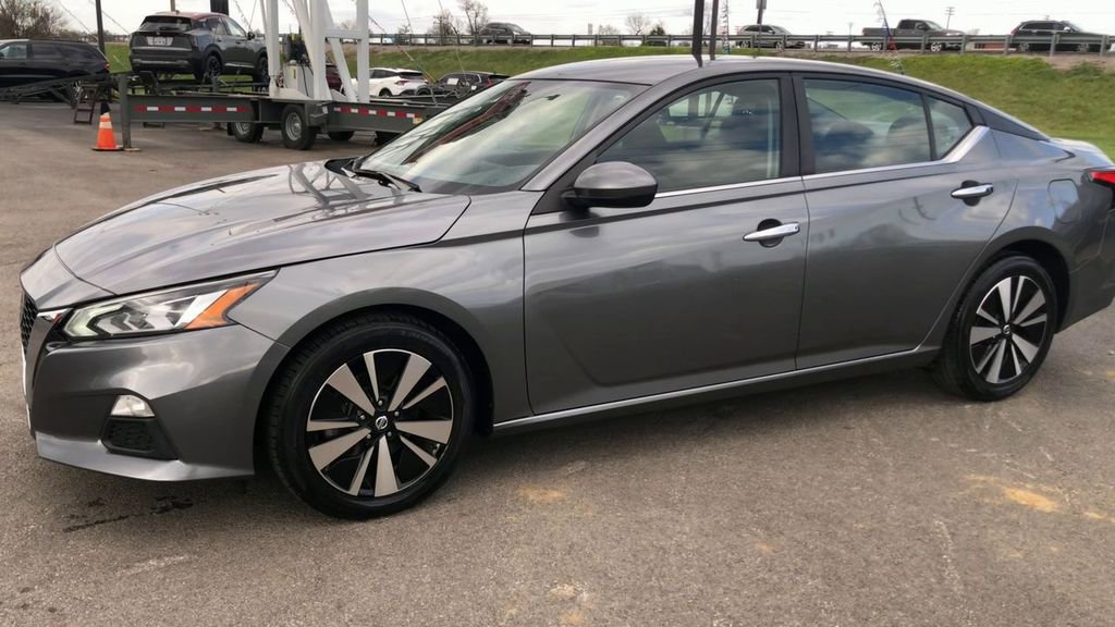 Used 2022 Nissan Altima 2.5 SV FWD image 3