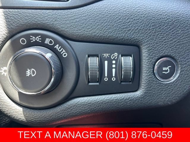 Used 2019 Jeep Cherokee Trailhawk w/ Comfort/Convenience Group AWD/4WD image 24