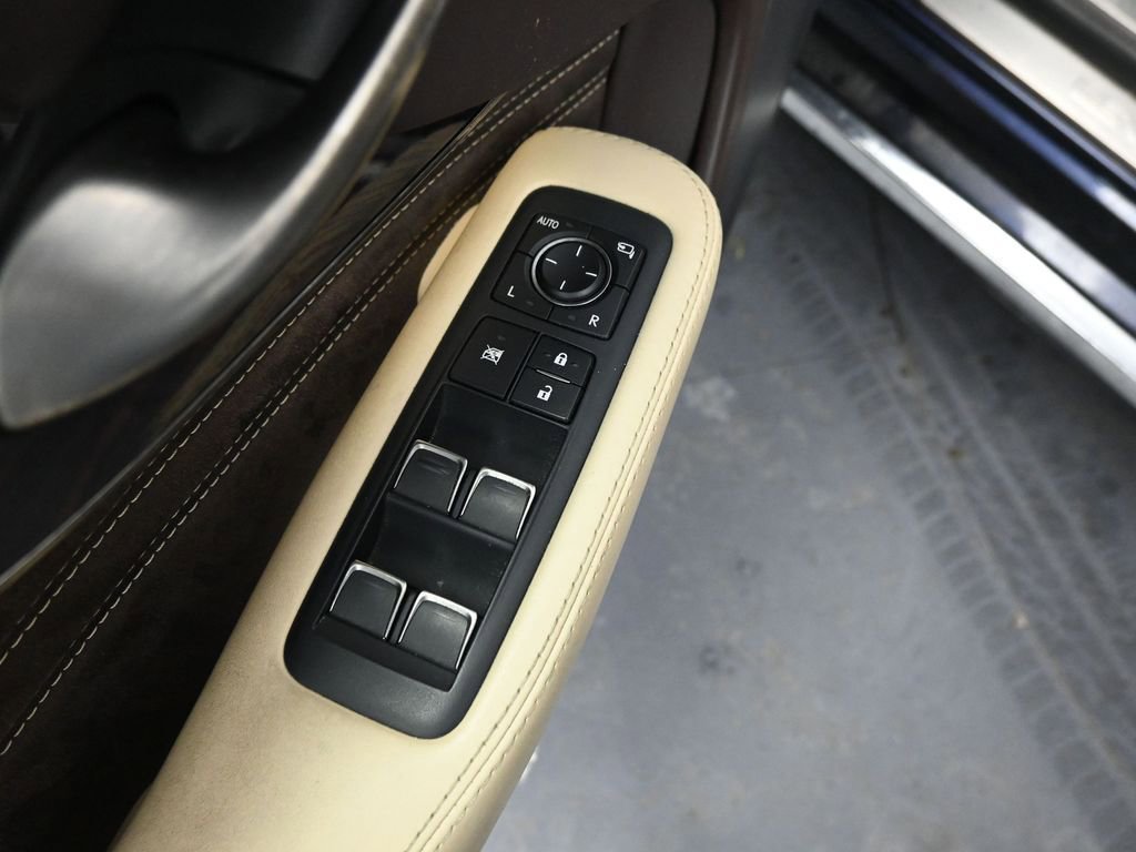 Used 2018 Lexus LS 500 500 Base w/ Interior Upgrade Package image 31