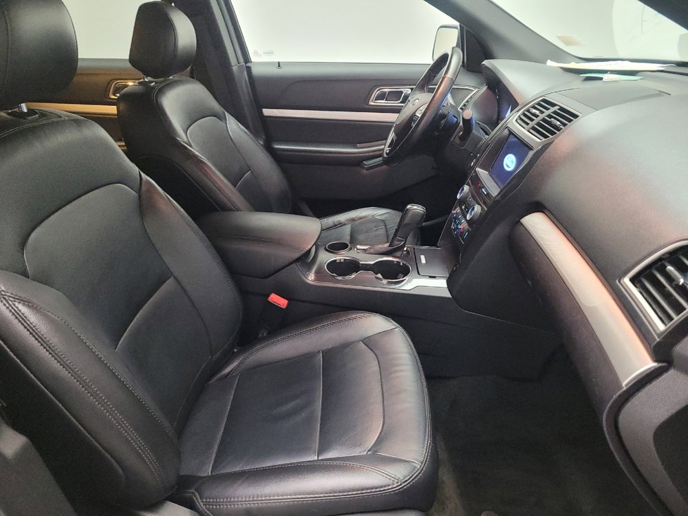 Used 2017 Ford Explorer XLT w/ Equipment Group 202A image 21