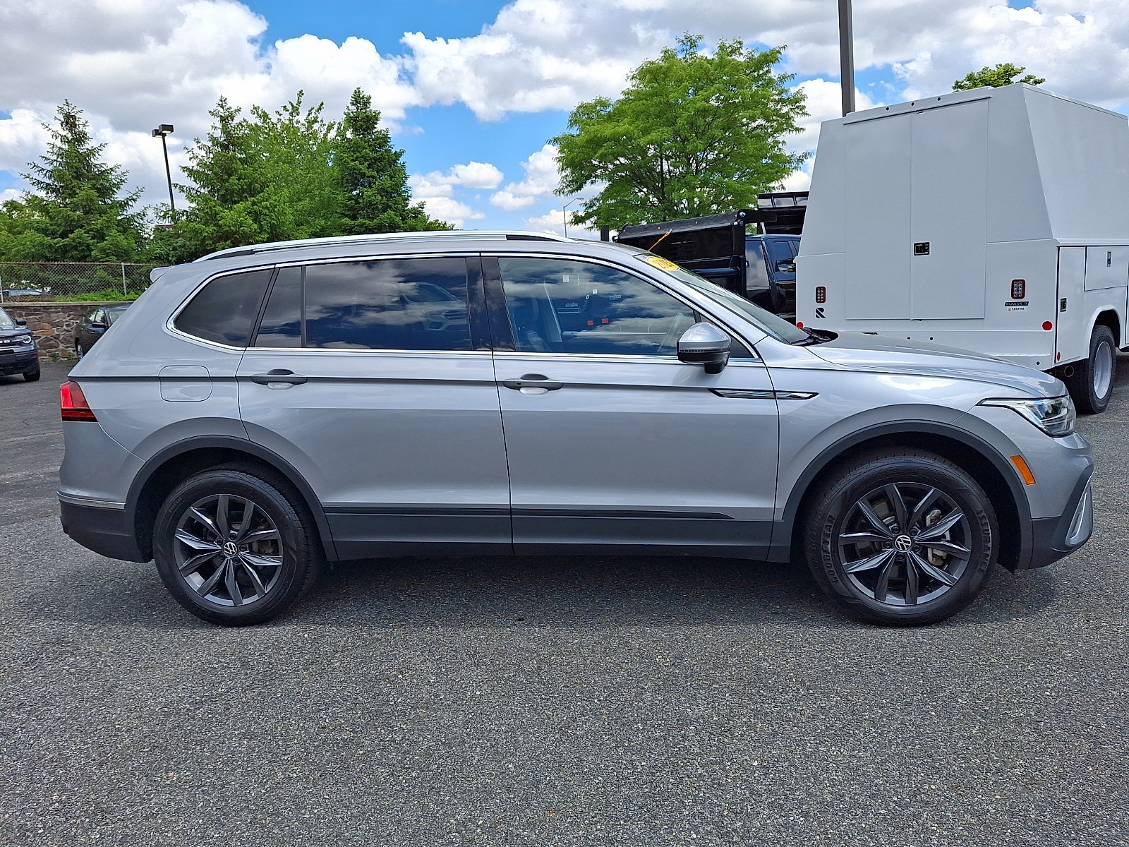 Used 2023 Volkswagen Tiguan SE AWD/4WD image 7