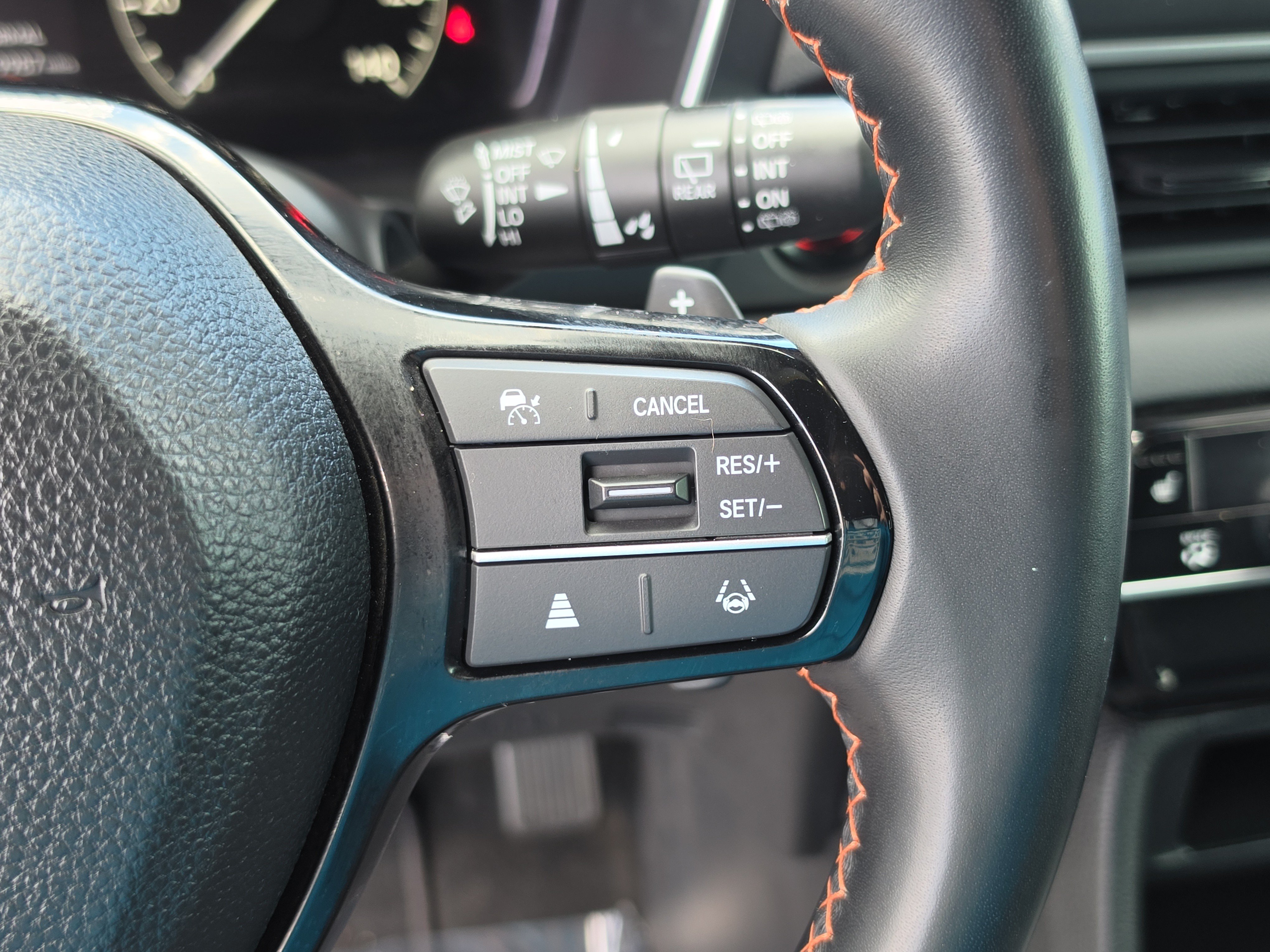 Used 2025 Honda Pilot Sport image 32