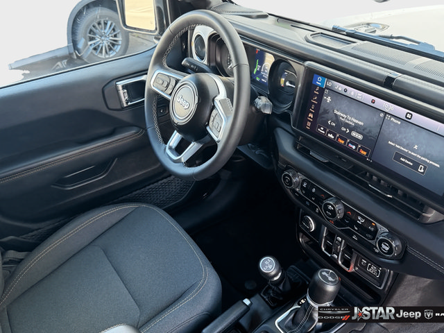 Used 2025 Jeep Wrangler Unlimited Sahara AWD/4WD image 17