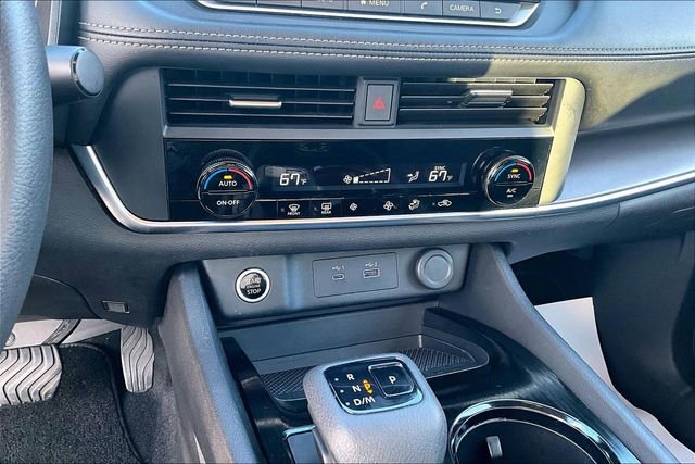 Used 2023 Nissan Rogue SV image 15