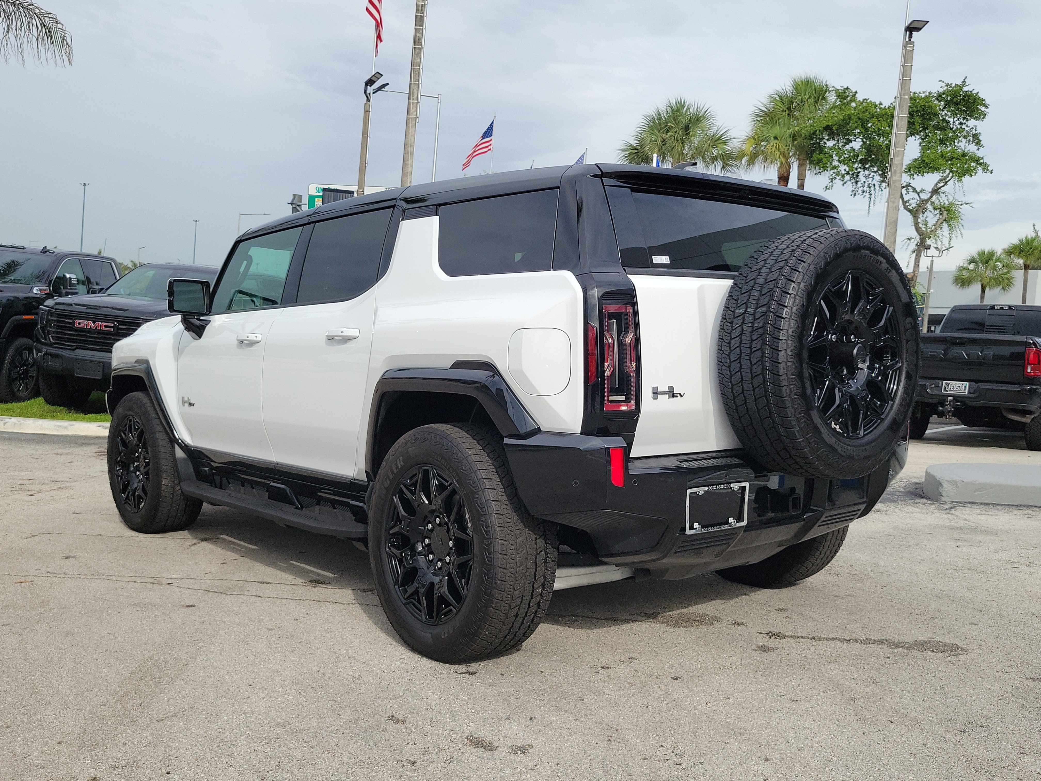 Used 2025 GMC Hummer EV 2X AWD/4WD image 7