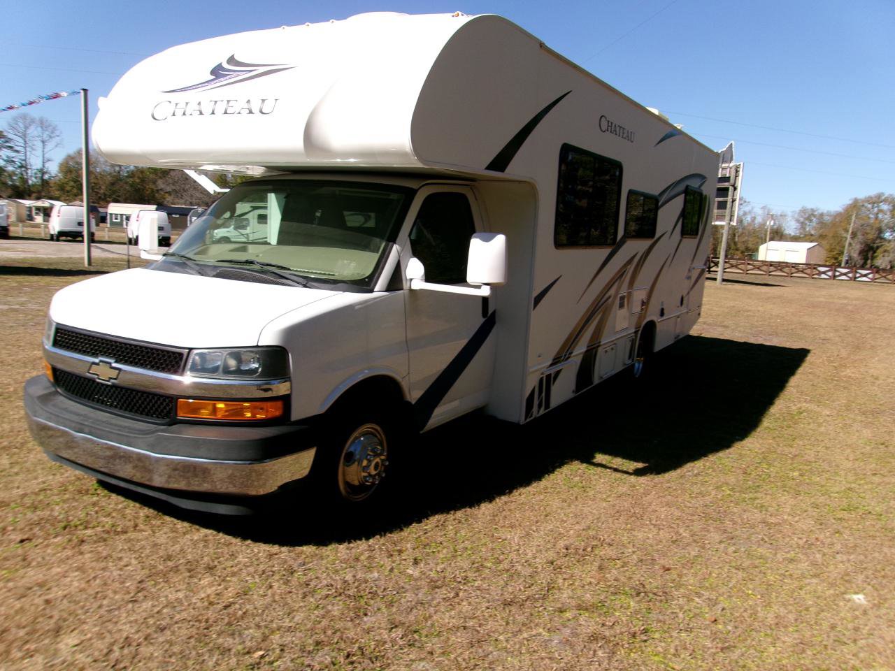 Used 2019 Chevrolet Express 4500 w/ RV Package RWD image 4