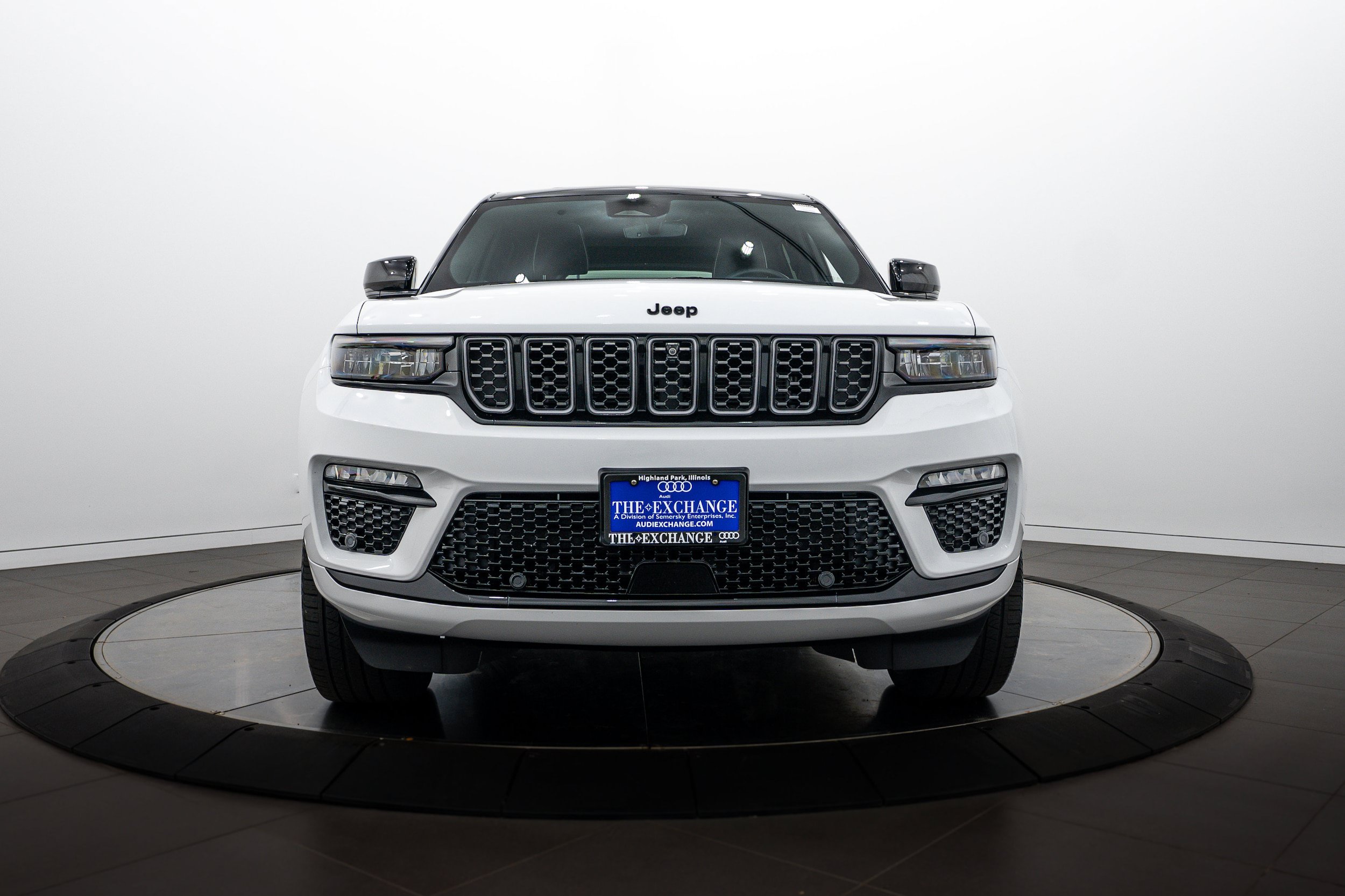 Used 2025 Jeep Grand Cherokee Summit AWD/4WD image 25