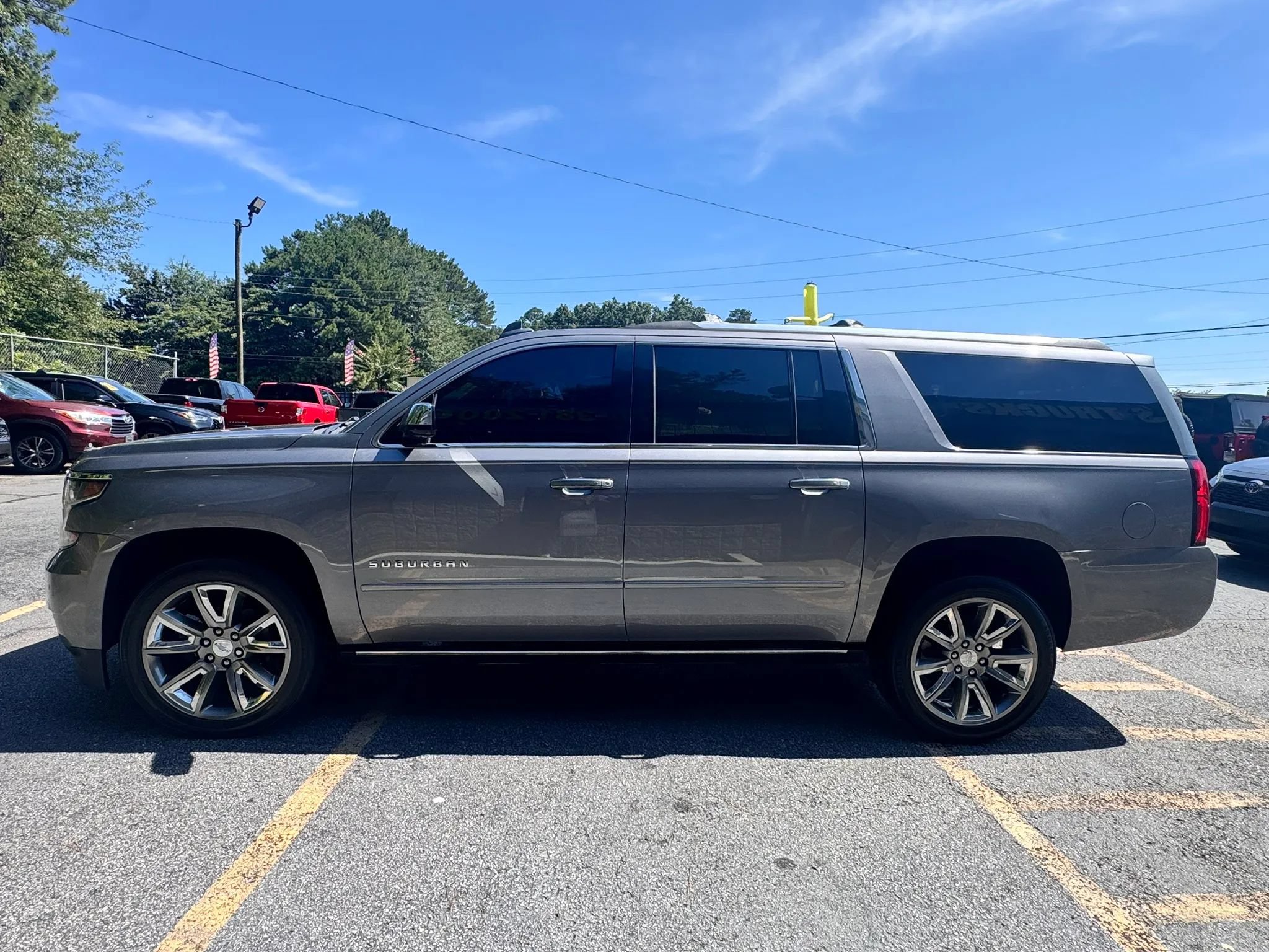 Used 2019 Chevrolet Suburban Premier RWD image 4