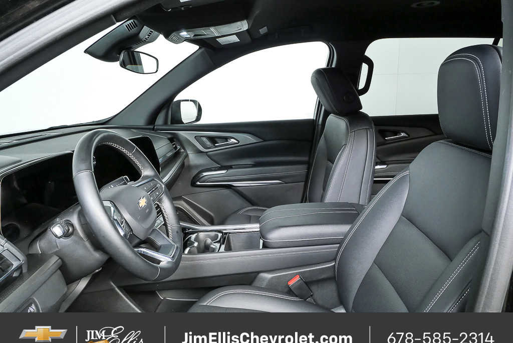 Used 2025 Chevrolet Traverse LT image 5