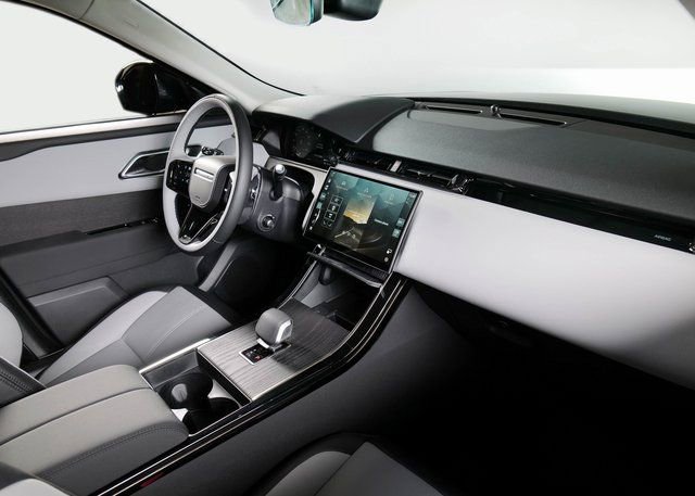New 2025 Land Rover Range Rover Velar Dynamic SE image 10