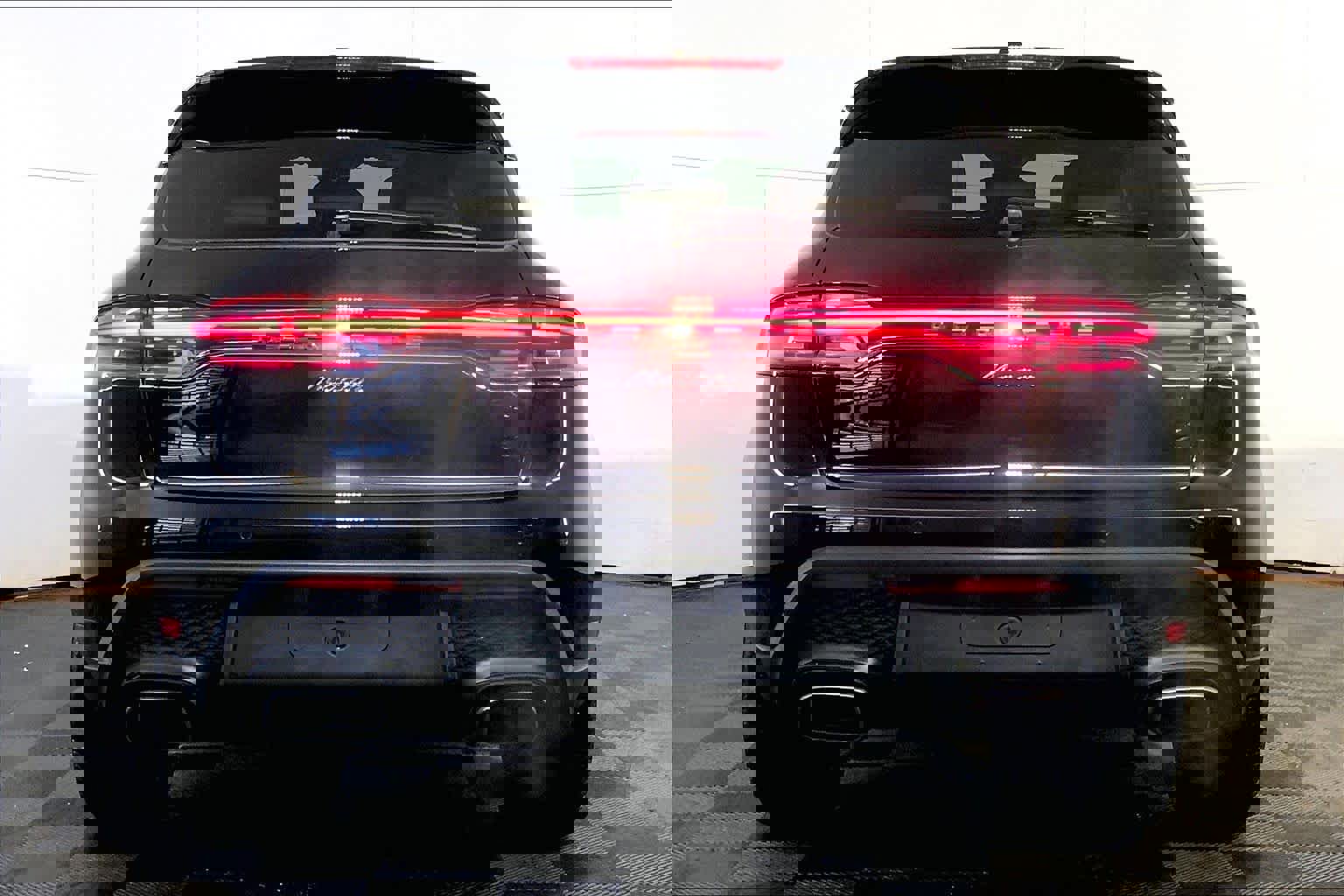 Used 2025 Porsche Macan image 6