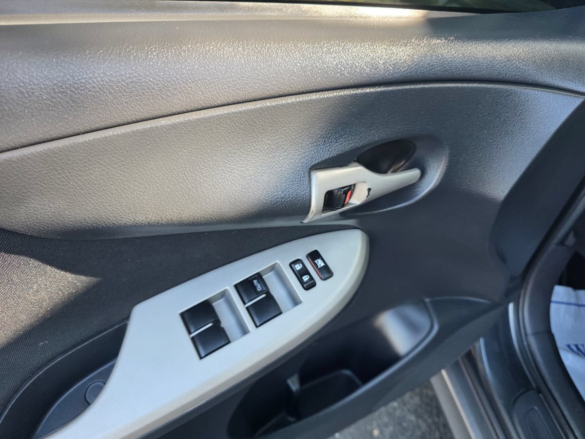 Used 2012 Toyota Corolla S FWD image 18