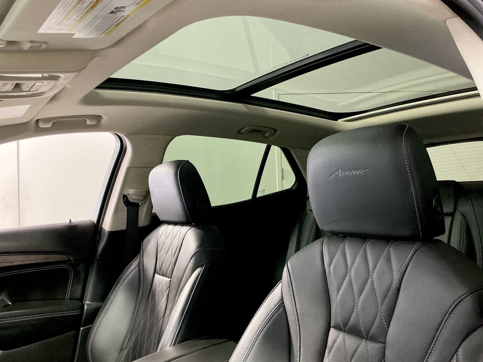 Used 2023 Buick Envision Avenir image 31
