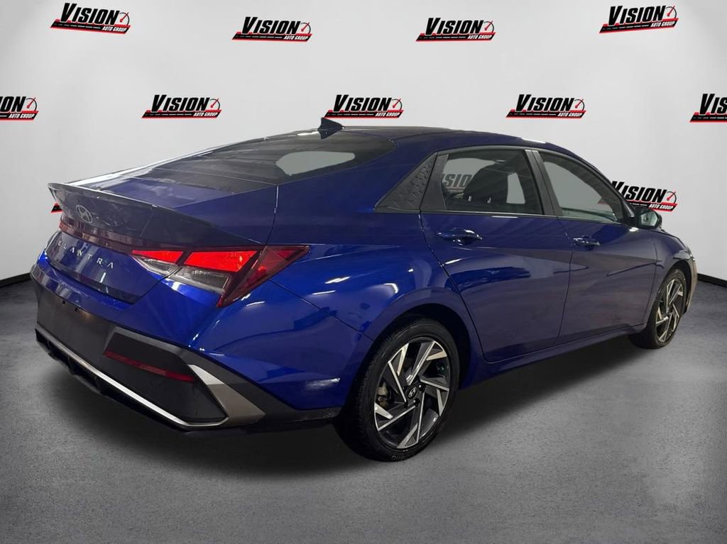 Used 2025 Hyundai Elantra Sport image 5