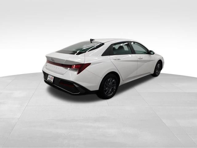 Used 2024 Hyundai Elantra SEL image 16