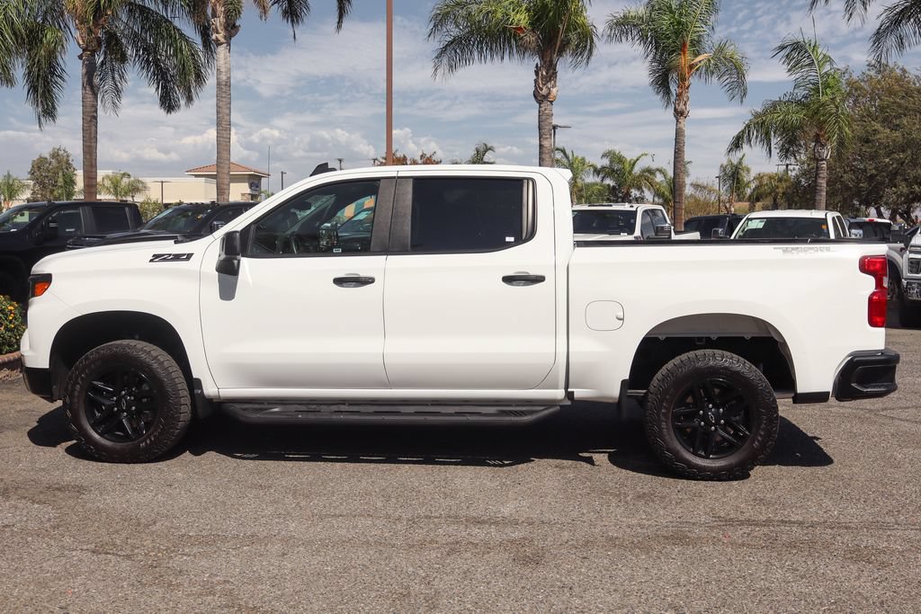 Used 2025 Chevrolet Silverado 1500 Custom Trail Boss w/ Dark Appearance Package AWD/4WD image 5