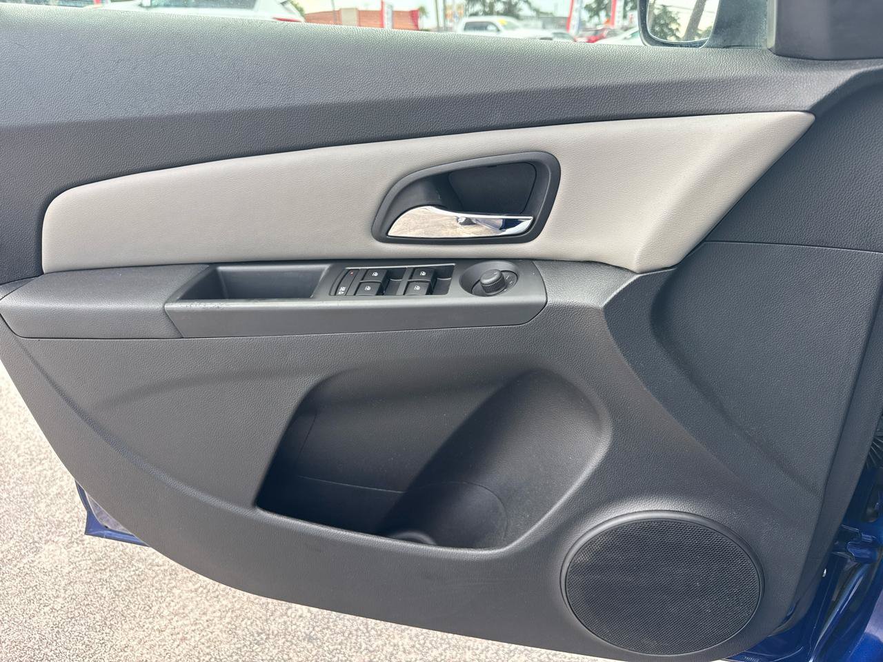 Used 2013 Chevrolet Cruze LS FWD image 40