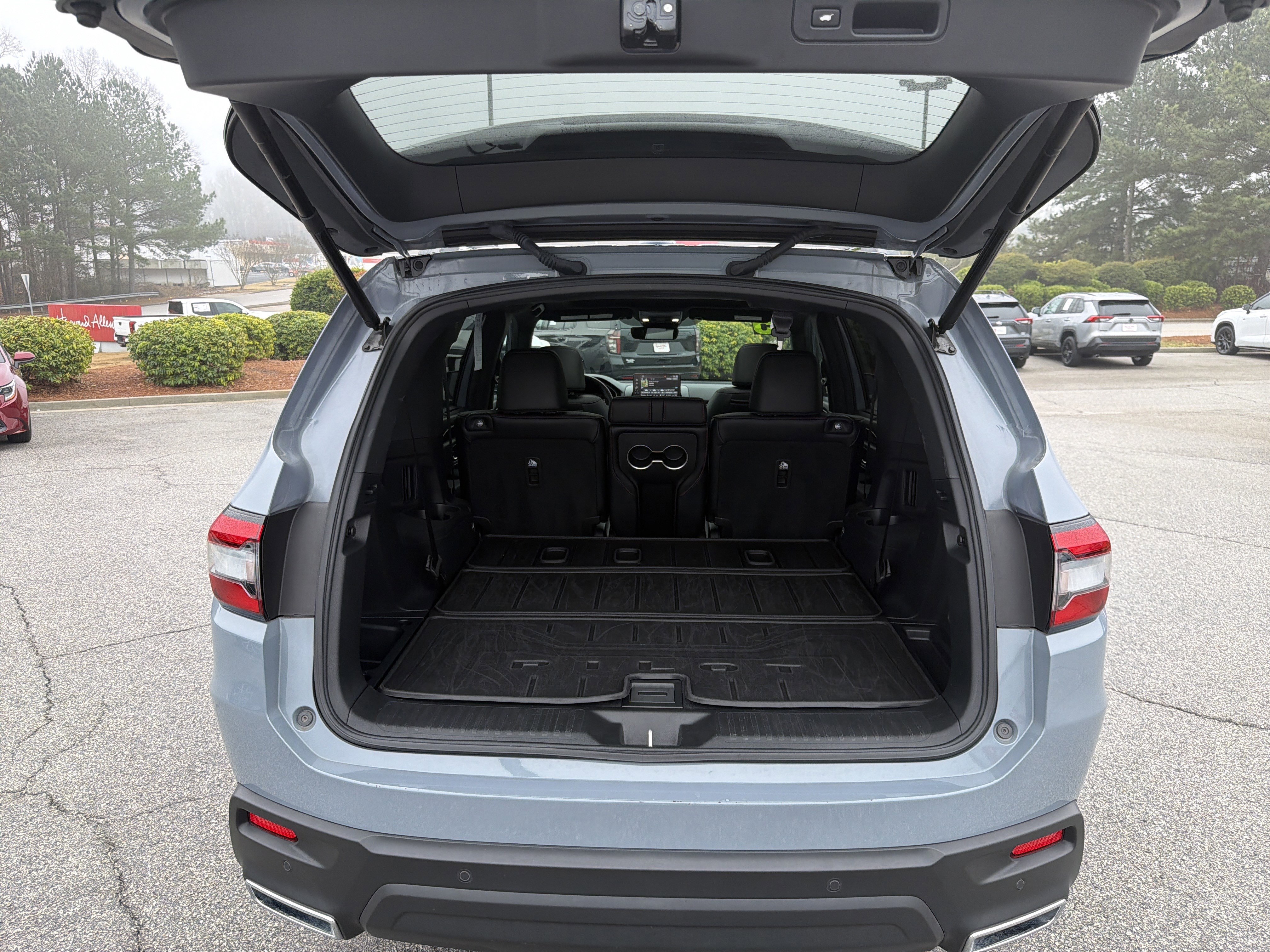 Used 2025 Honda Pilot Black Edition image 29